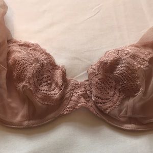 Vintage 1990’s VS 34B dusty rose lace with soft tulle accent bra. Gently used.